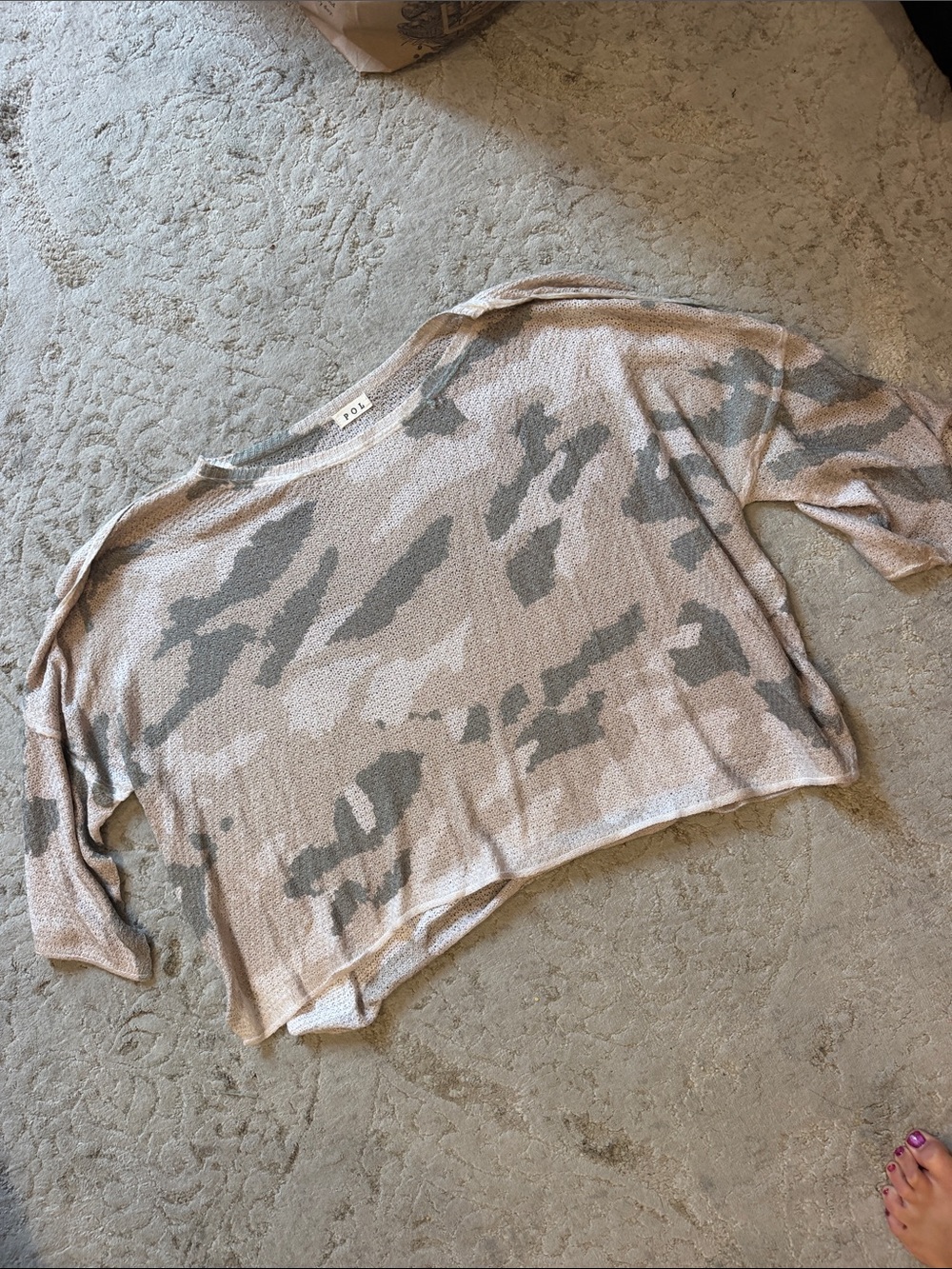POL Women's Beige and Gray Camouflage Lightweight Pullover